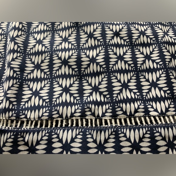 3/$20 J. CREW Long Sleeve Pullover Blouse Hi-Low Curve Hem Eyelet Accents Large - Picture 12 of 14